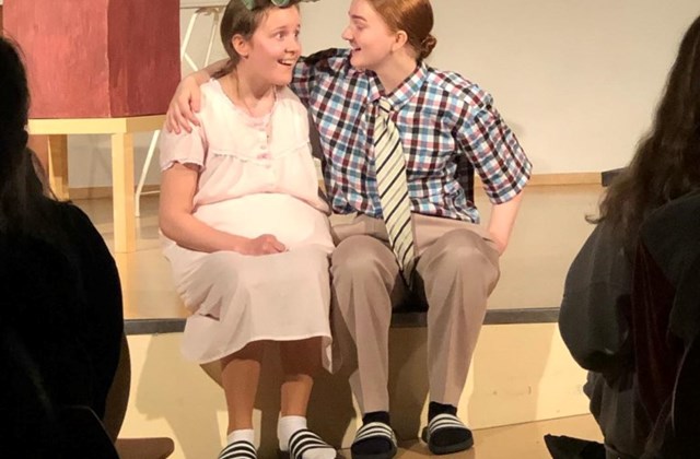 Hársprey frumsýnt í Akurskóla