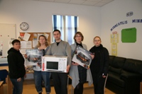 Foreldrafélag Akurskóla færði skólanum gjöf 