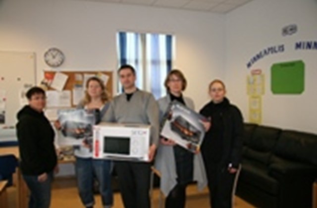 Foreldrafélag Akurskóla færði skólanum gjöf