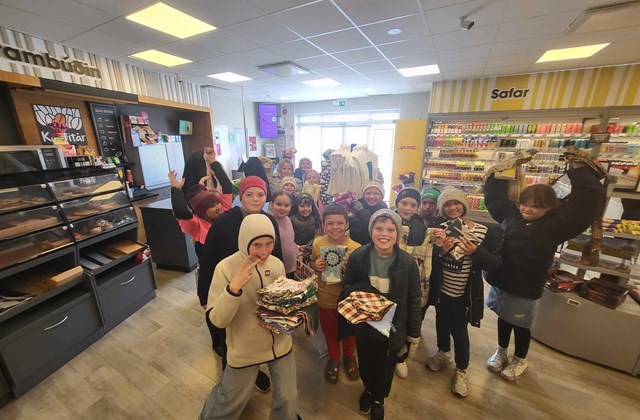 Akurskóli og Krambúðin opna pokastöð