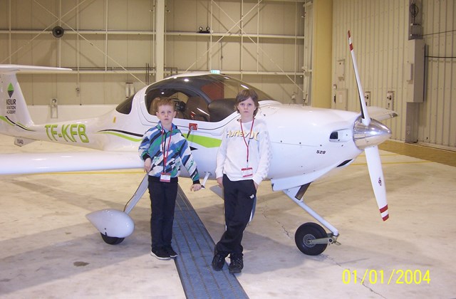 Heimsókn í flugskýli Keilis