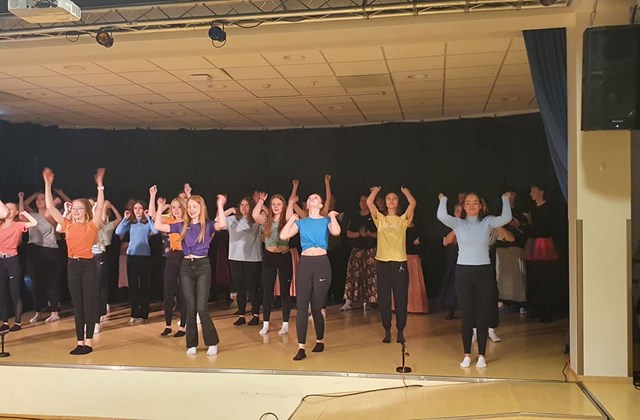 Árshátíð Akurskóla lokið