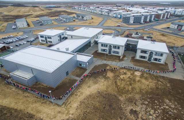 Vegna hertra sóttvarnareglna