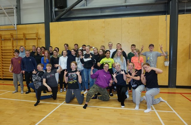 Skotboltakeppni milli 10. bekkjar og starfsfólks Akurskóla