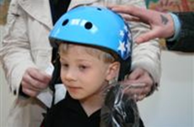 Kiwanisklúbburinn gefur hjálma.