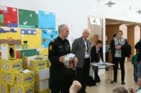 Kiwanis gefa 1. bekkingum hjálma