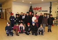 Nemendur Akurskóla komu færandi hendi