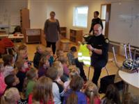 Krissi lögga kíkti í heimsókn í 1. bekk