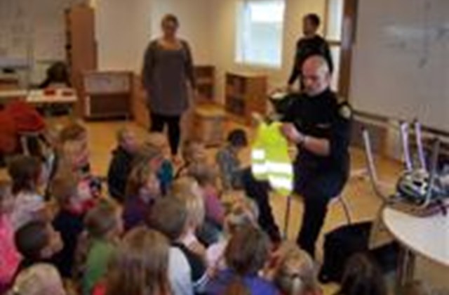 Krissi lögga kíkti í heimsókn í 1. bekk