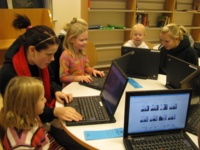 8.-9. bekkur fékk aðstoð frá 2.-3. bekk